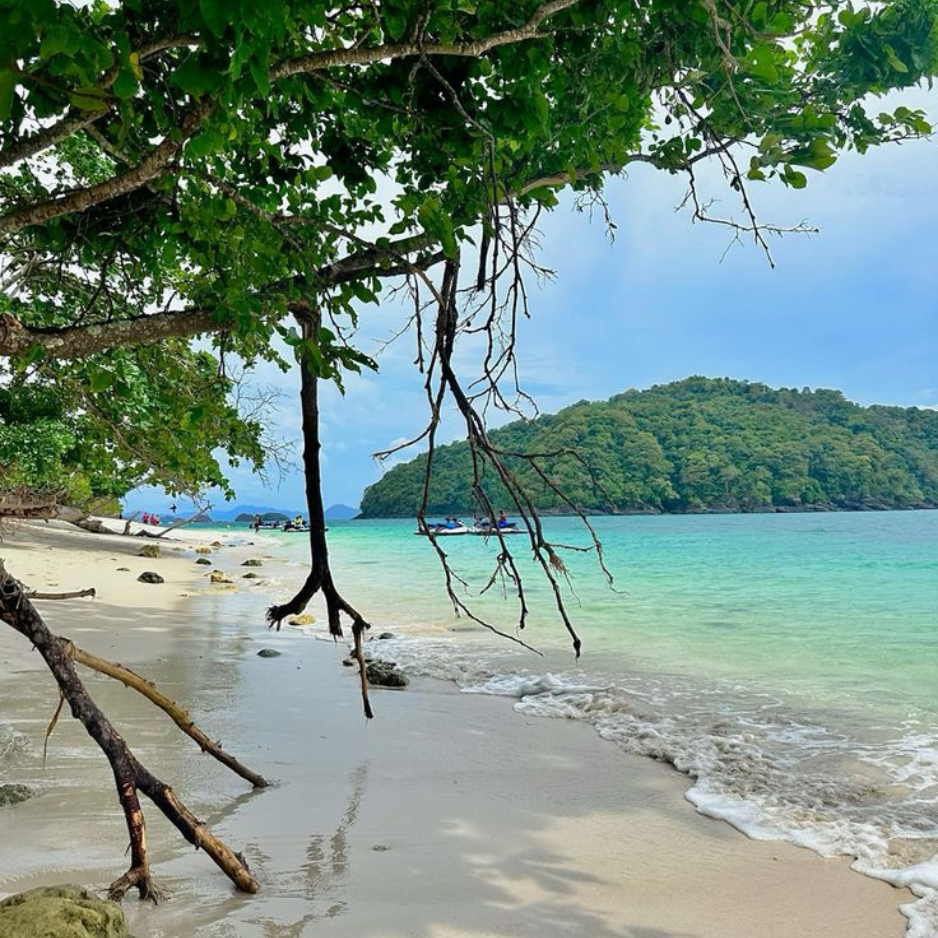 plage-deserte-jet-ski